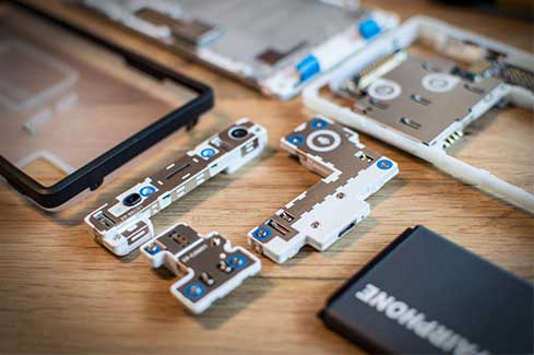 iFixit, die größte Reparatur-Gemeinschaft im Netz, unterstützt Europas wachsende DIY-Bewegung mit ihrer Plattform frei verfügbarer Reparaturinformationen.